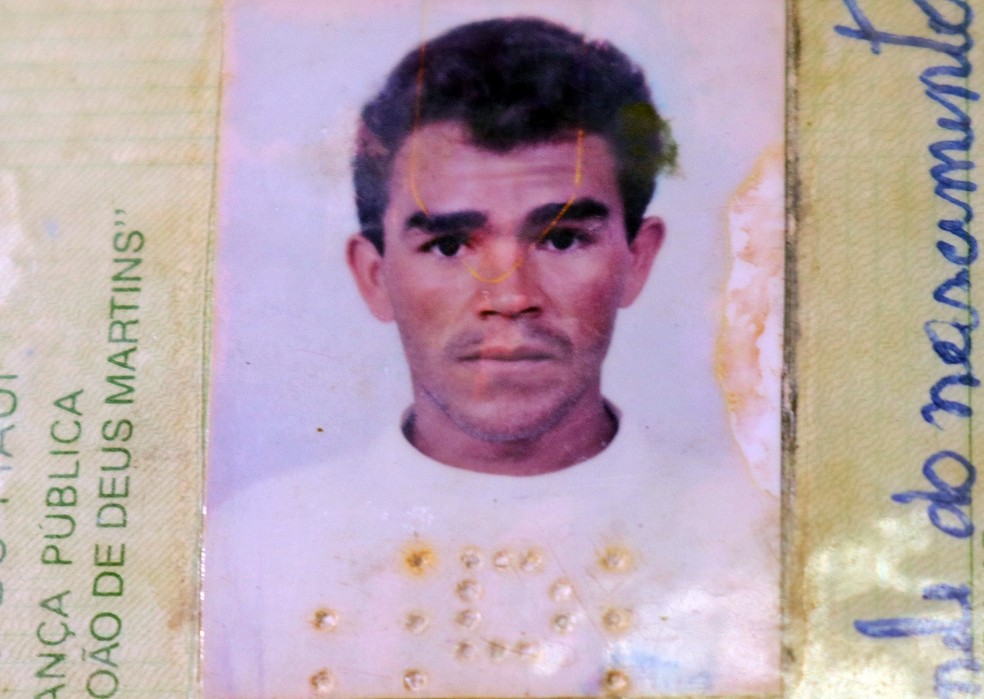 José Cláudio Fontenele do Nascimento, de 47 anos, morreu com um tiro no tórax. (Foto: Kairo Amaral/ TV Clube)