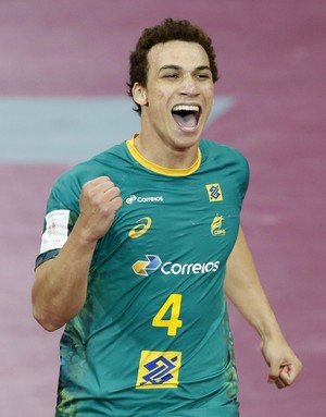 João foi eleito o melhor jogador na vitória do Brasil sobre o Chile (Foto: EFE)