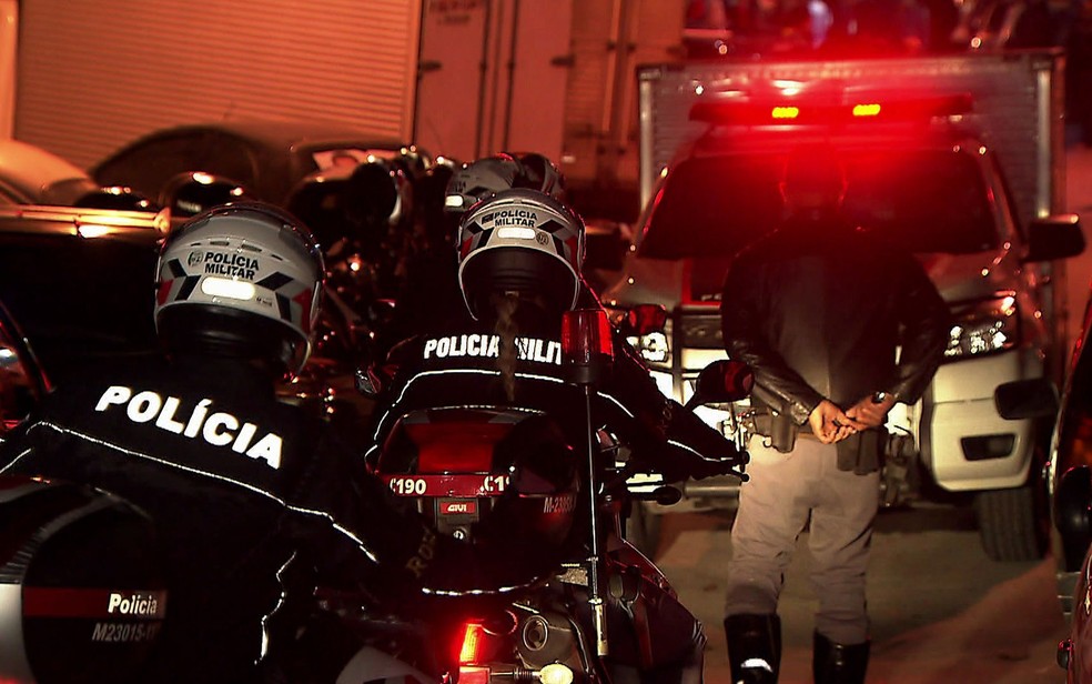 PolÃ­cia Militar mata quatro suspeitos de roubar carro durante suposta troca de tiros na Zona Oeste de SÃ£o Paulo â€” Foto: ReproduÃ§Ã£o/TV Globo