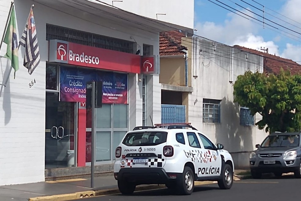 Agência bancária foi assaltada em Cosmorama  — Foto: Divulgação/Cosmorama em Dia