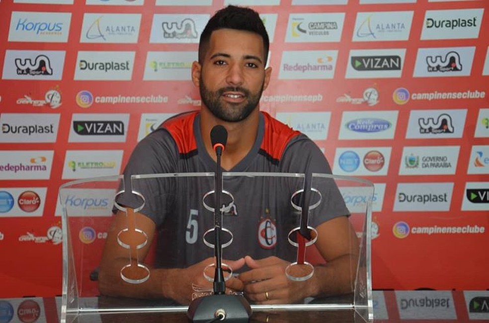 Volante do Campinense, FÃ¡bio Leite volta aos treinamentos estÃ¡ Ã  disposiÃ§Ã£o de Ruy Scarpino. (Foto: DivulgaÃ§Ã£o / Campinense)