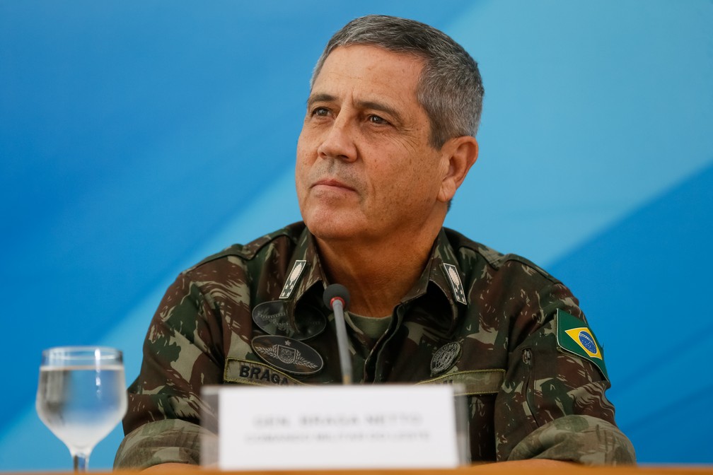 General Braga Netto durante coletiva após decreto de intervenção federal na segurança do RJ (Foto: Beto Barata/Presidência da República)