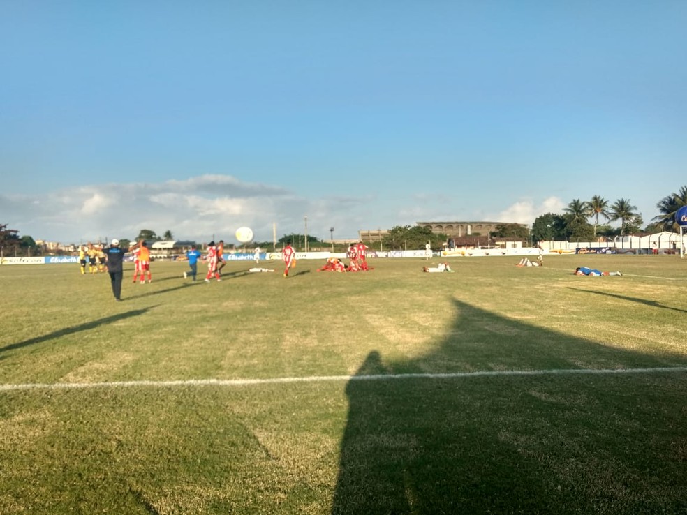 Queimadense comemora conquista de vaga para a final do Paraibano Sub-19 (Foto: CÃ³genes Lira/GloboEsporte.com)