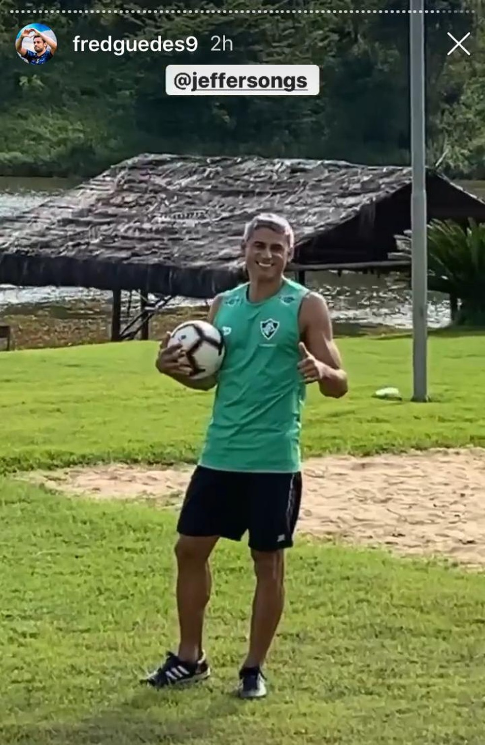 Preparador físico de Fred, Jefferson Souza treina com uniforme do Fluminense — Foto: Reprodução