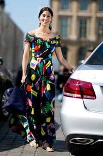 Os vstidos coloridos by Isolda são hit entre fashionistas fãs do tomara-que-caia