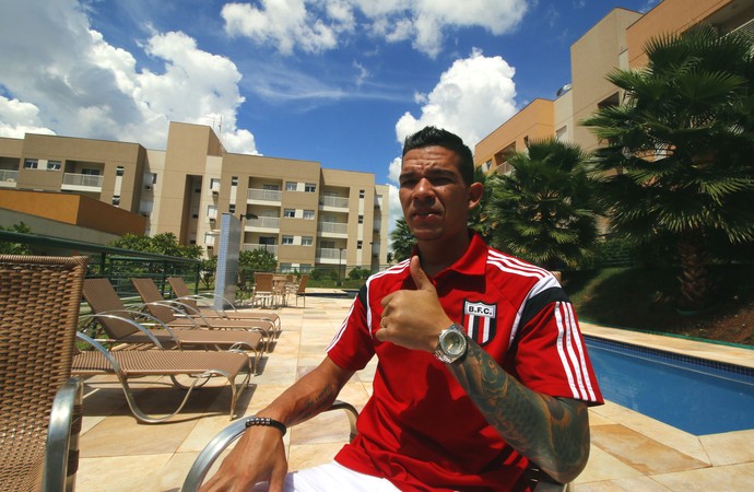 Rodrigo Andrade, meia do Botafogo-SP (Foto: Cleber Akamine)
