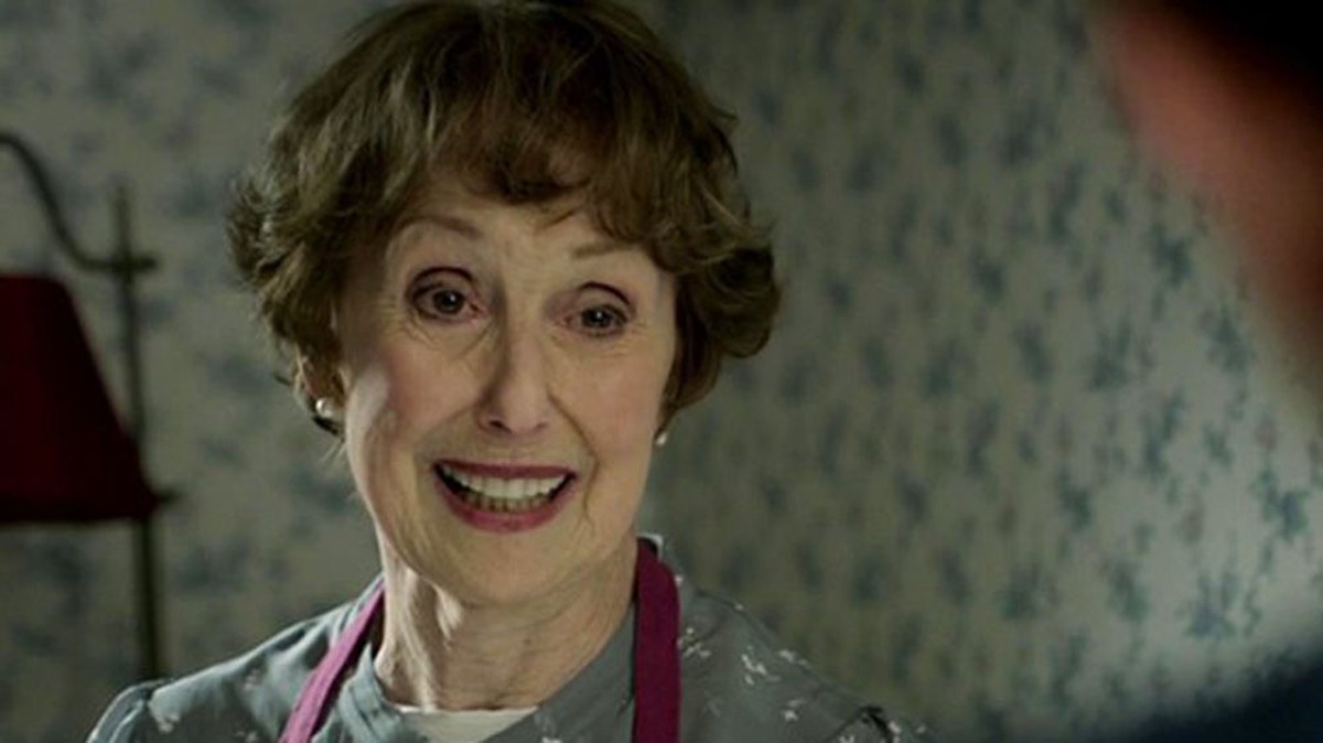 Una Stubbs, atriz de 'Sherlock', morre aos 84 anos | Radio ...