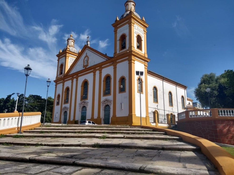 Missas de Páscoa são celebradas na Catedral Metropolitana de Manaus, neste domingo (4). — Foto: Eliana Nascimento/G1 Amazonas