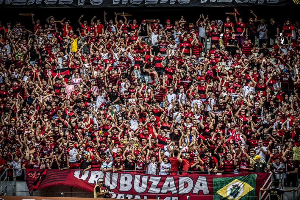 Torcida do Flamengo lotou sua parte no Castelão; foram mais de 12 mil rubro-negros — Foto: Alexandre Vidal/Flamengo