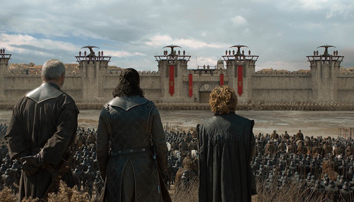 Davon, Jon e Tyrion na entrada de Porto Real (Foto: Divulgação)