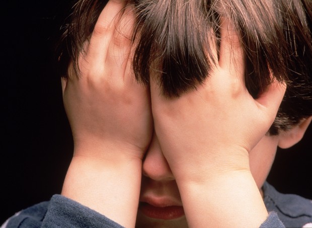 Explique, tranquilize e acolha os medos das crianças por conta do COVID-19 (Foto: Getty Images)
