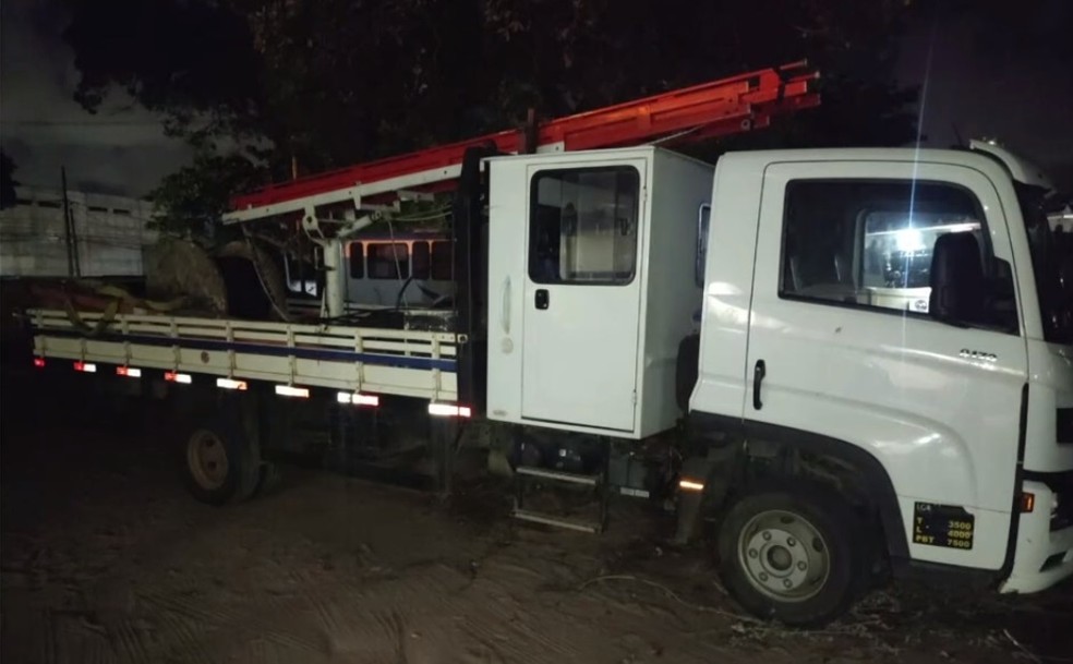 Veículos e mais de uma tonelada de fios de cobre foram furtados de empresa de energia no interior do RN — Foto: Reprodução/Inter TV Cabugi