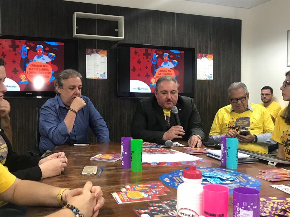Refor&ccedil;o nas fiscaliza&ccedil;&otilde;es e servi&ccedil;os de sa&uacute;de durante o carnaval foram anunciados em coletiva de imprensa nesta quarta (27), no Recife &mdash; Foto: Thamires Oliveira/G1