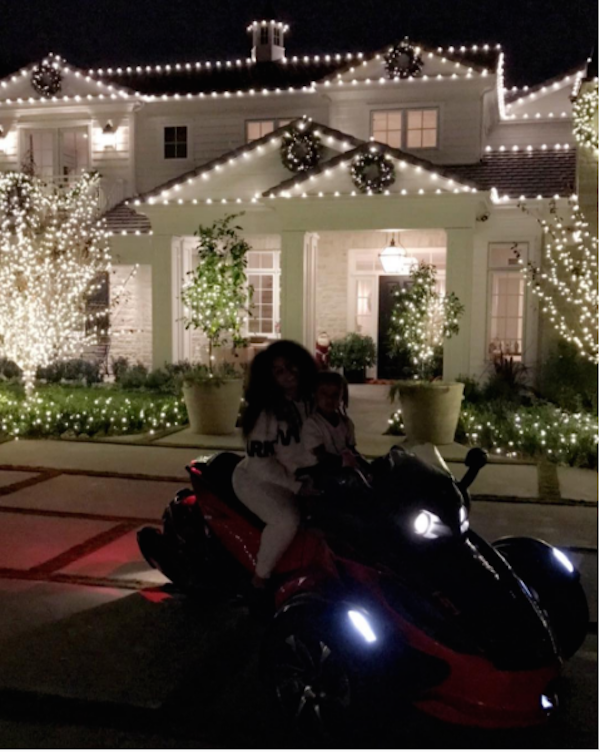 Blac Chyna com o filho na casa de Kylie Jenner que ela e Rob Kardashian estão alugando (Foto: Instagram)
