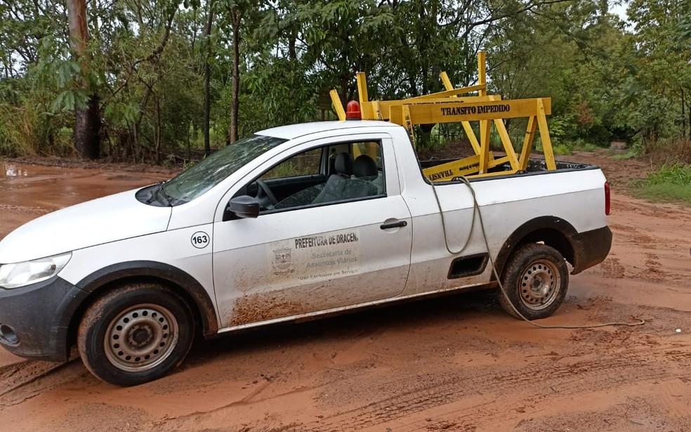 Trecho da Estrada da Palmeirinha foi interditado em Dracena (SP) — Foto: Diretoria de Comunicação/Prefeitura de Dracena