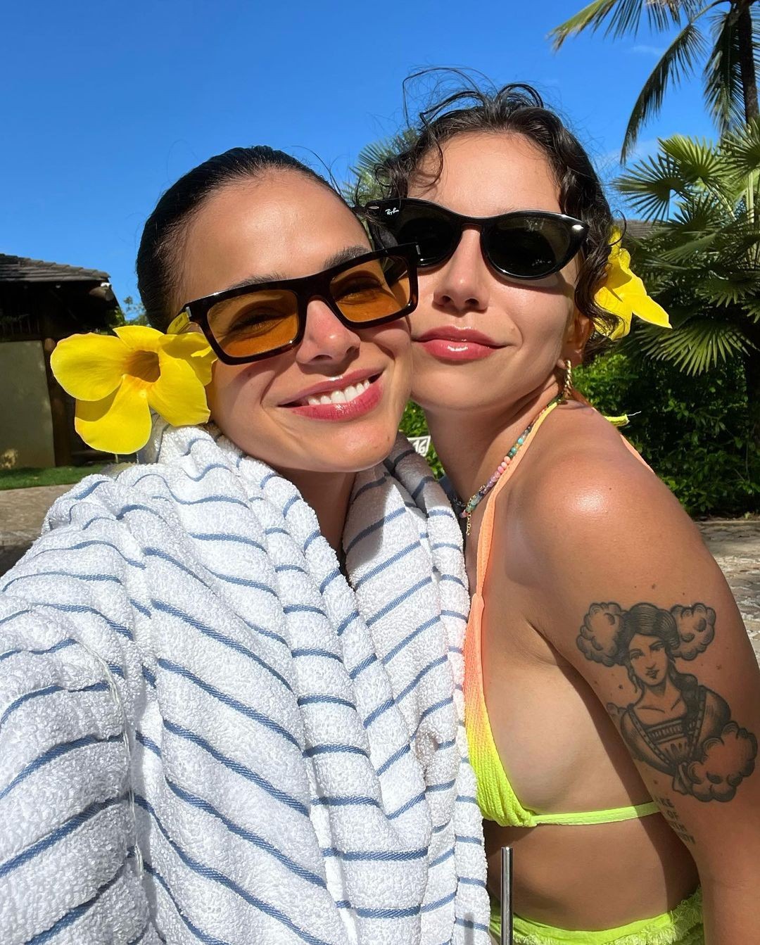 Bruna Marquezine e Priscilla Alcântara (Foto: Reprodução / Instagram)