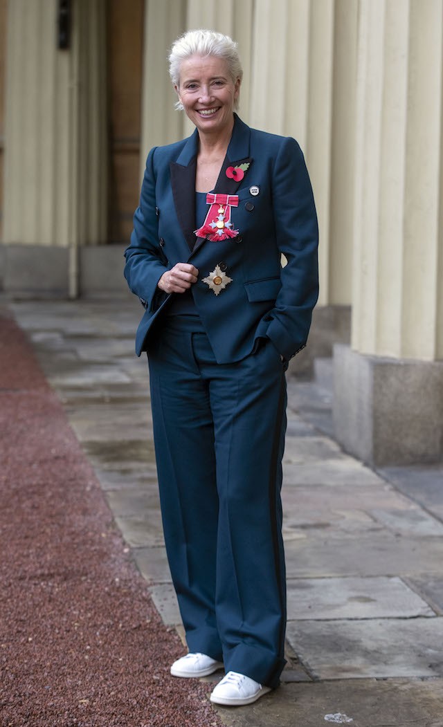 O terno Stella McCartney usado por Emma Thompson ontem foi simbólico de seu discurso pelo feminismo e igualdade salarial - que ela reafirmou na ocasião. (Foto: Getty Images) O terno Stella McCartney usado por Emma Thompson ontem foi simbólico de seu discurso pelo feminismo e igualdade salarial - que ela reafirmou na ocasião. (Foto: Getty Images)