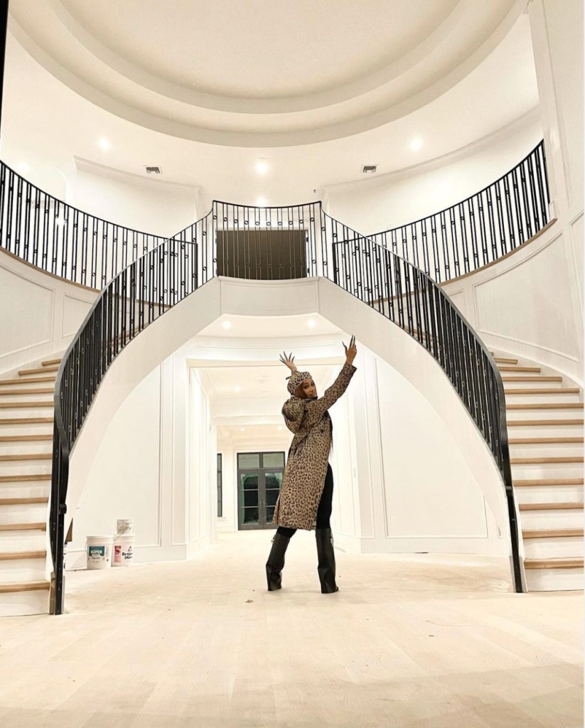 Cardi B compra mansão e investe mais R$ 5,6 milhões em melhorias (Foto: Reprodução/Instagram @iamcardib)