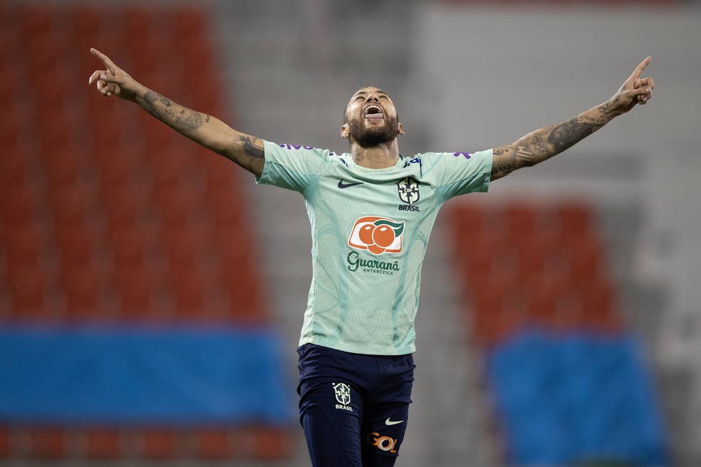 Neymar no treino da seleção brasileira neste sábado — Foto: Lucas Figueiredo/CBF