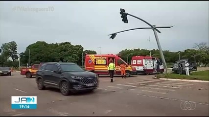 Acidente envolvendo viatura penal na Teotônio Segurado deixa três feridos