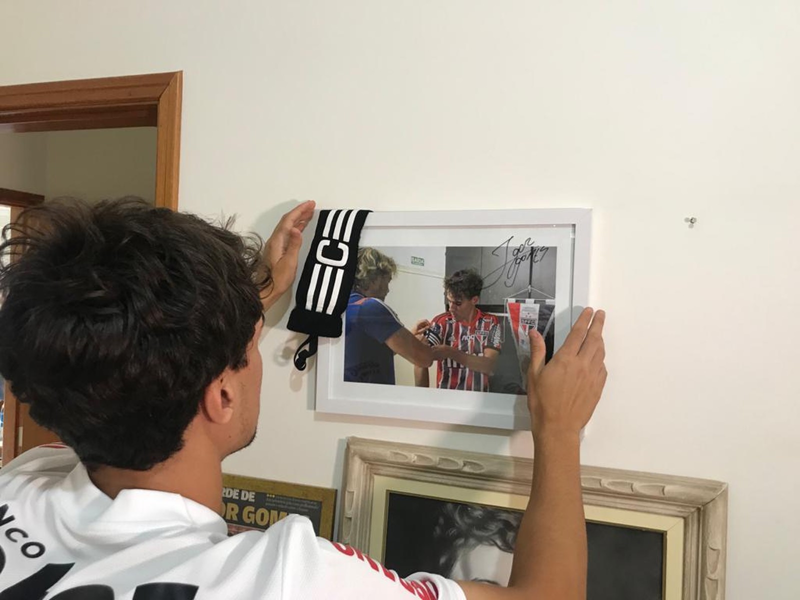 Igor Gomes busca refúgio no interior e carinho da família durante as férias, conheça sua história