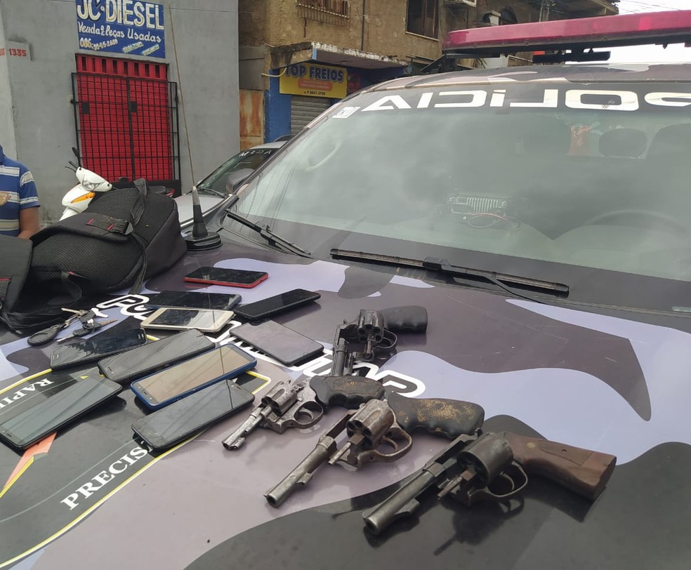 Material apreendido pela Polícia Militar do Piauí — Foto: Ilanna Serena /g1