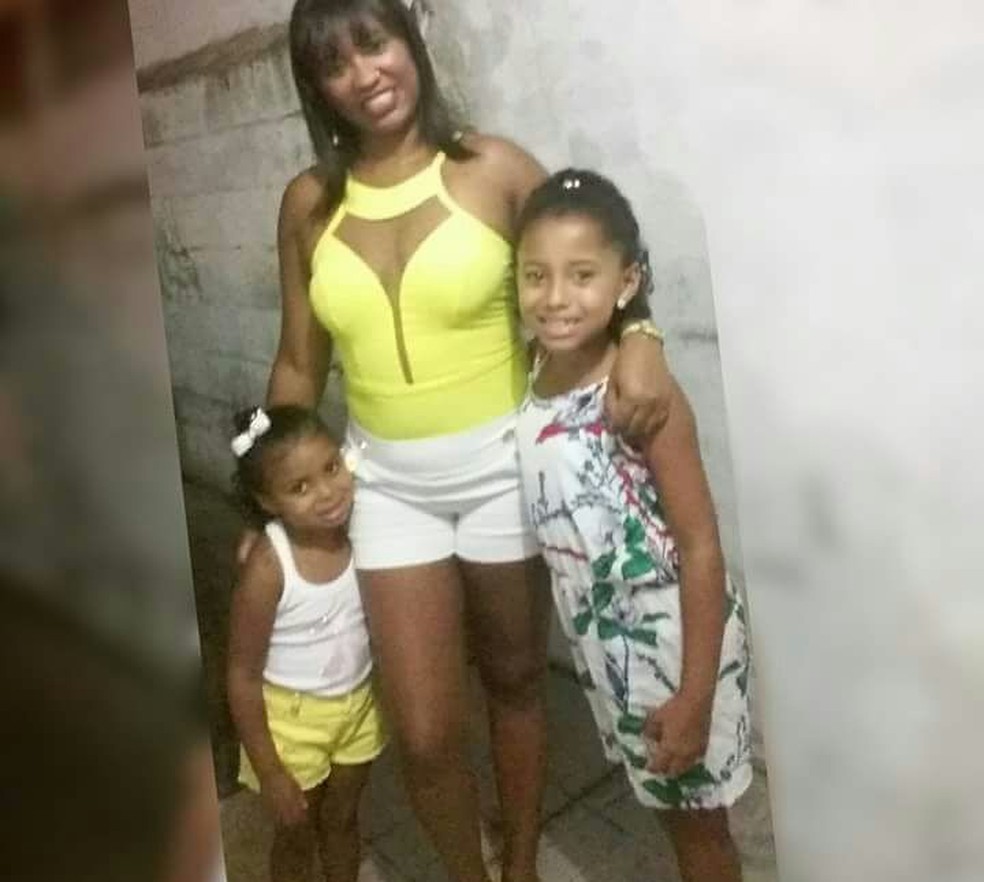 Thamiris e suas duas filhas foram assassinadas em SÃ£o Vicente, SP (Foto: Arquivo Pessoal)