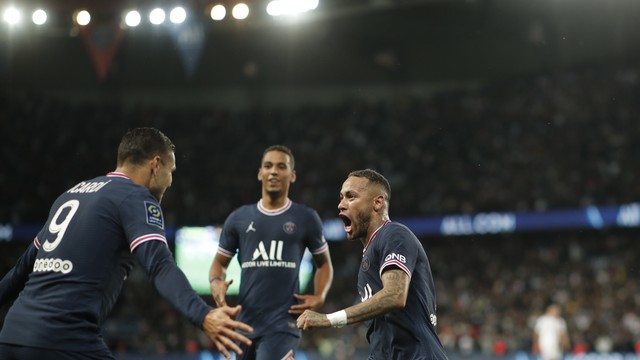 Neymar comemora o gol da vitória do PSG com Icardi