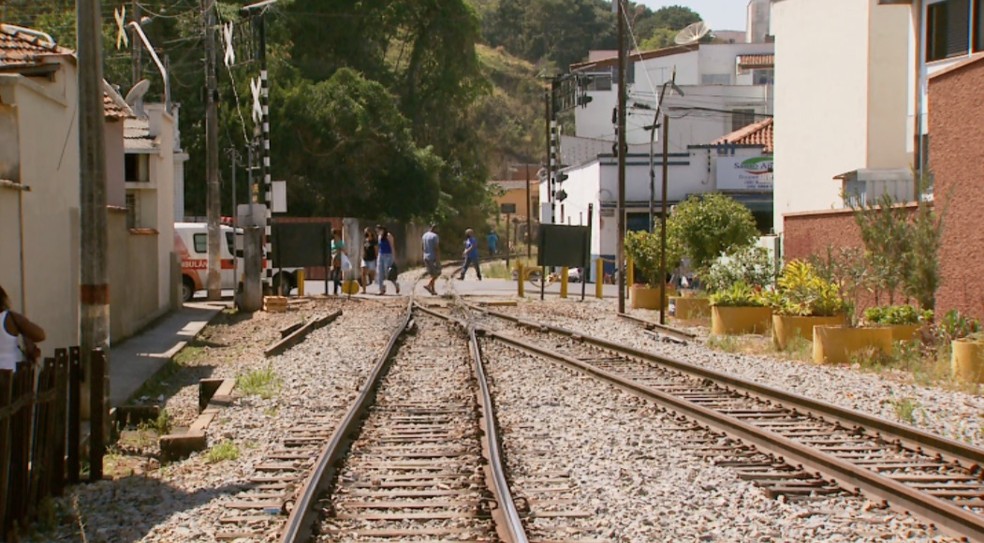 Moradores pedem na Justiça anulação de reintegração em área de linha férrea de Perdões (MG) — Foto: Tarcísio Silva/EPTV