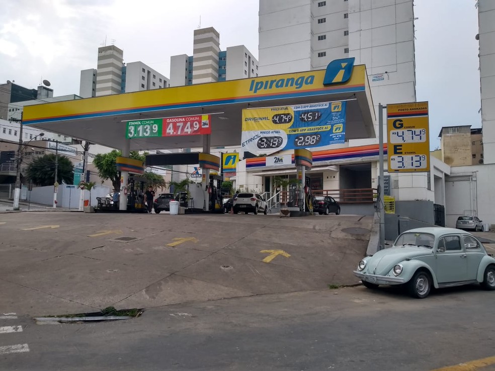 Preços já podem ser encontrados nos postos de gasolina de Juiz de Fora — Foto: Fellype Alberto/G1