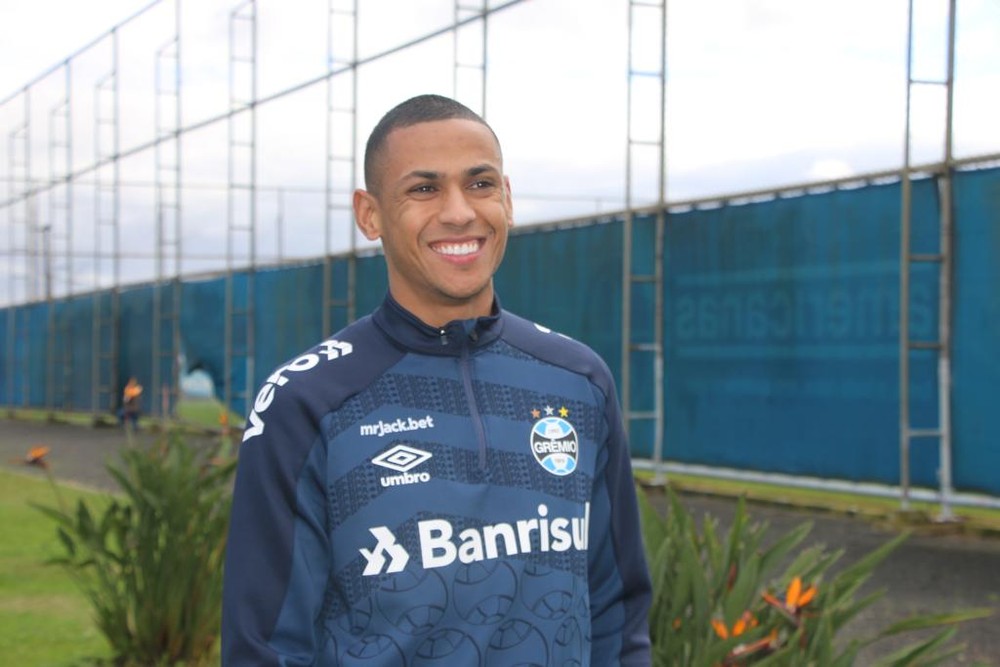 Não atraio holofotes, mas podem contar comigo - Bruno Alves comemora boa fase ao lado de Geromel