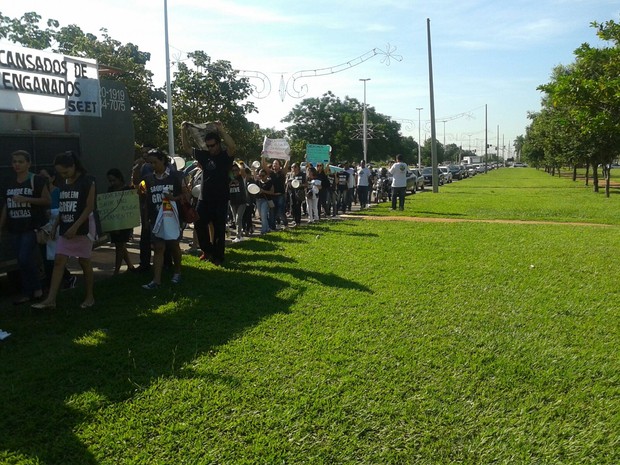 Com faixas, cartazes e apitos profissionais protestam nesta terça-feira (15) (Foto: Divulgação/Seet)