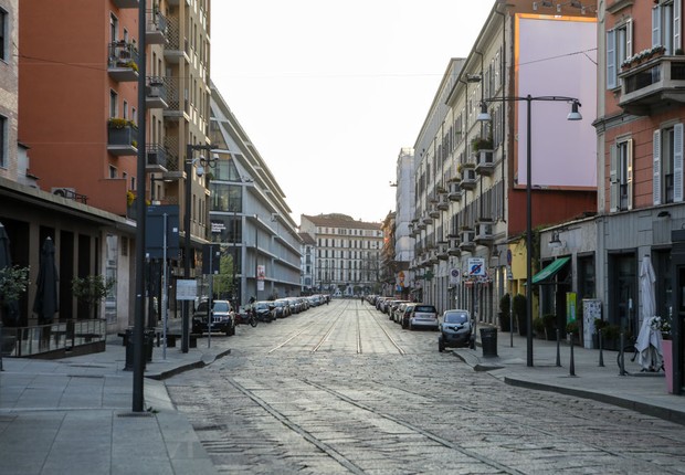 Ruas vazias em Milão, na Itália (Foto: Mairo Cinquetti/NurPhoto via Getty Images)