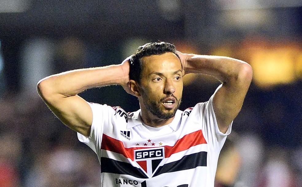 Nen&ecirc; lamenta mais um jogo sem vit&oacute;ria para o S&atilde;o Paulo no Brasileir&atilde;o &mdash; Foto: Marcos Ribolli