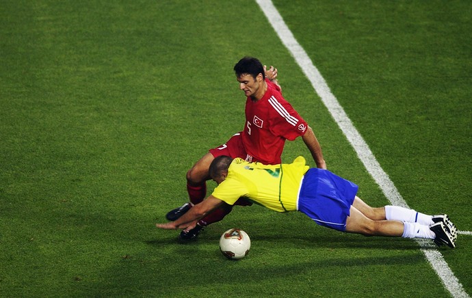 Luizão, Brasil x Türkiye, penalti, Mundial 2002 (Foto: Getty Images)