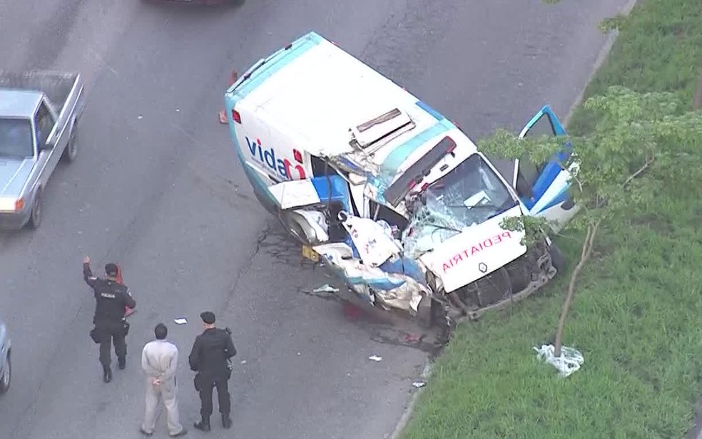 Ambulância se envolveu em acidente que deixou morto e feridos em Campo Grande (Foto: Reprodução / TV Globo)