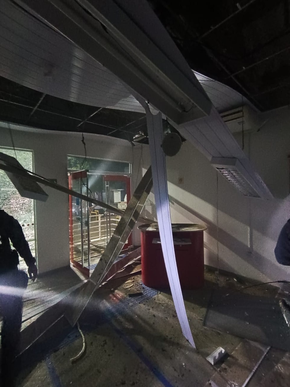 Criminosos explodiram a agência do Bradesco, do município de Vila Nova dos Martírios, a 663 km de São Luís. — Foto: Divulgação