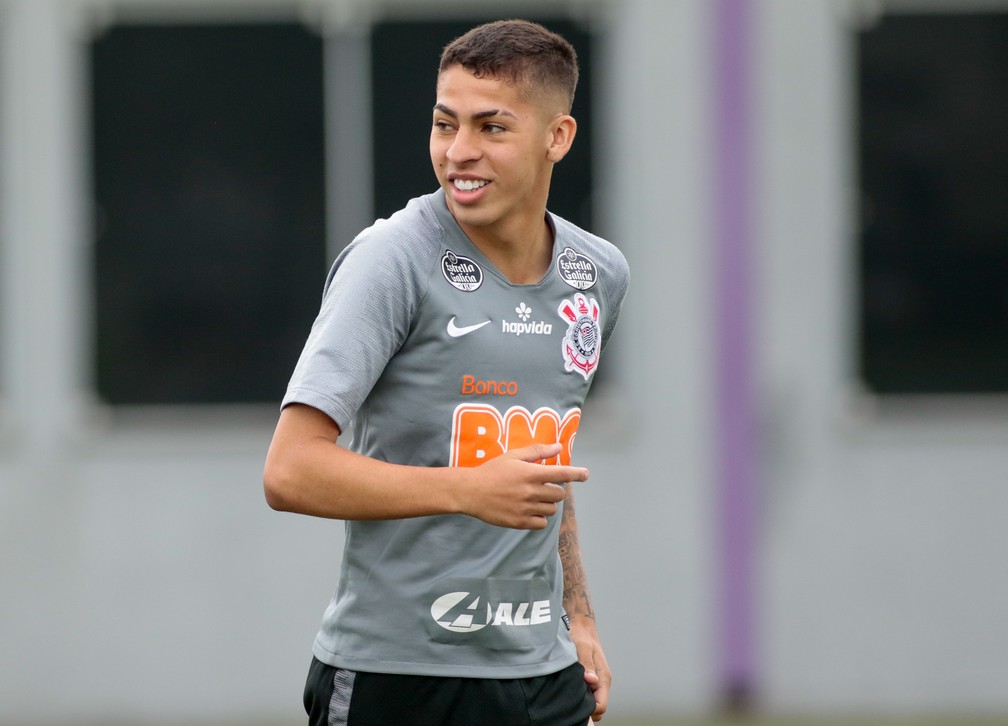 Gabriel Pereira cita inspiração em Messi e comemora bom momento no Corinthians