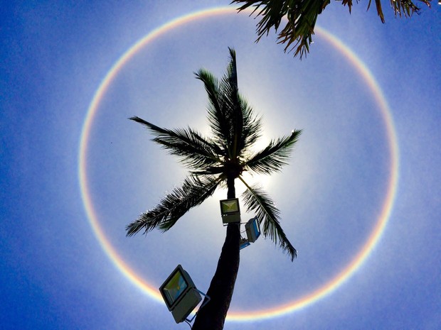 Halo solar: Fenômeno forma 'arco-íris' em torno do sol em PE