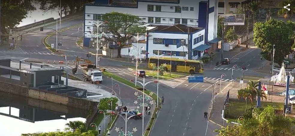 Cratera que 'engoliu' 33 pessoas em Joinville é isolada; feridos têm alta