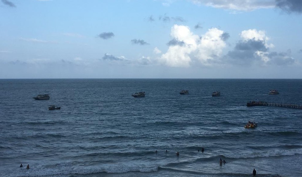 Praia de Pirangi Ã© uma das monitoradas e estÃ¡ prÃ³pria para banho â Foto: Leonardo Erys/G1