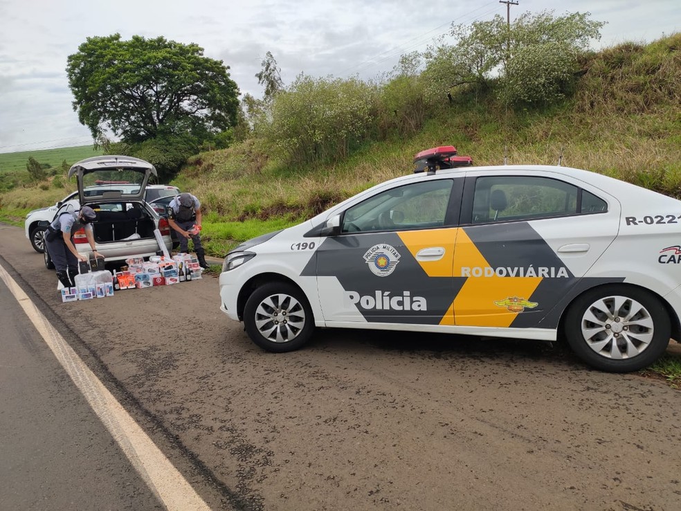 Produtos adquiridos no Paraguai foram apreendidos em Estrela do Norte — Foto: Polícia Militar Rodoviária