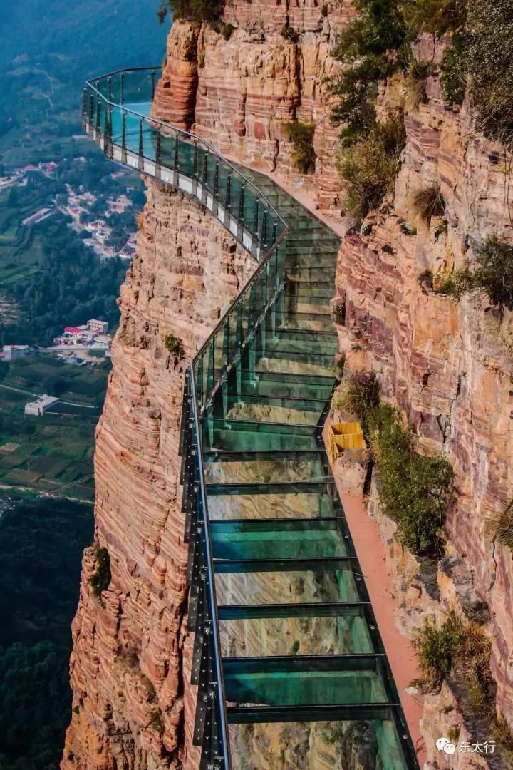 Ponte de vidro na China (Foto: EAST TAIHANG DISTRICT/ WE CHAT)