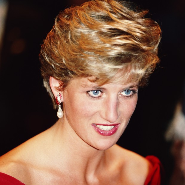 Princess Diana (1961 - 1997) wearing a Victor Edelstein evening dress to a performance of the opera 'Salome', Tokyo, November 1990. (Photo by Jayne Fincher/Princess Diana Archive/Getty Images) (Foto: Getty Images)