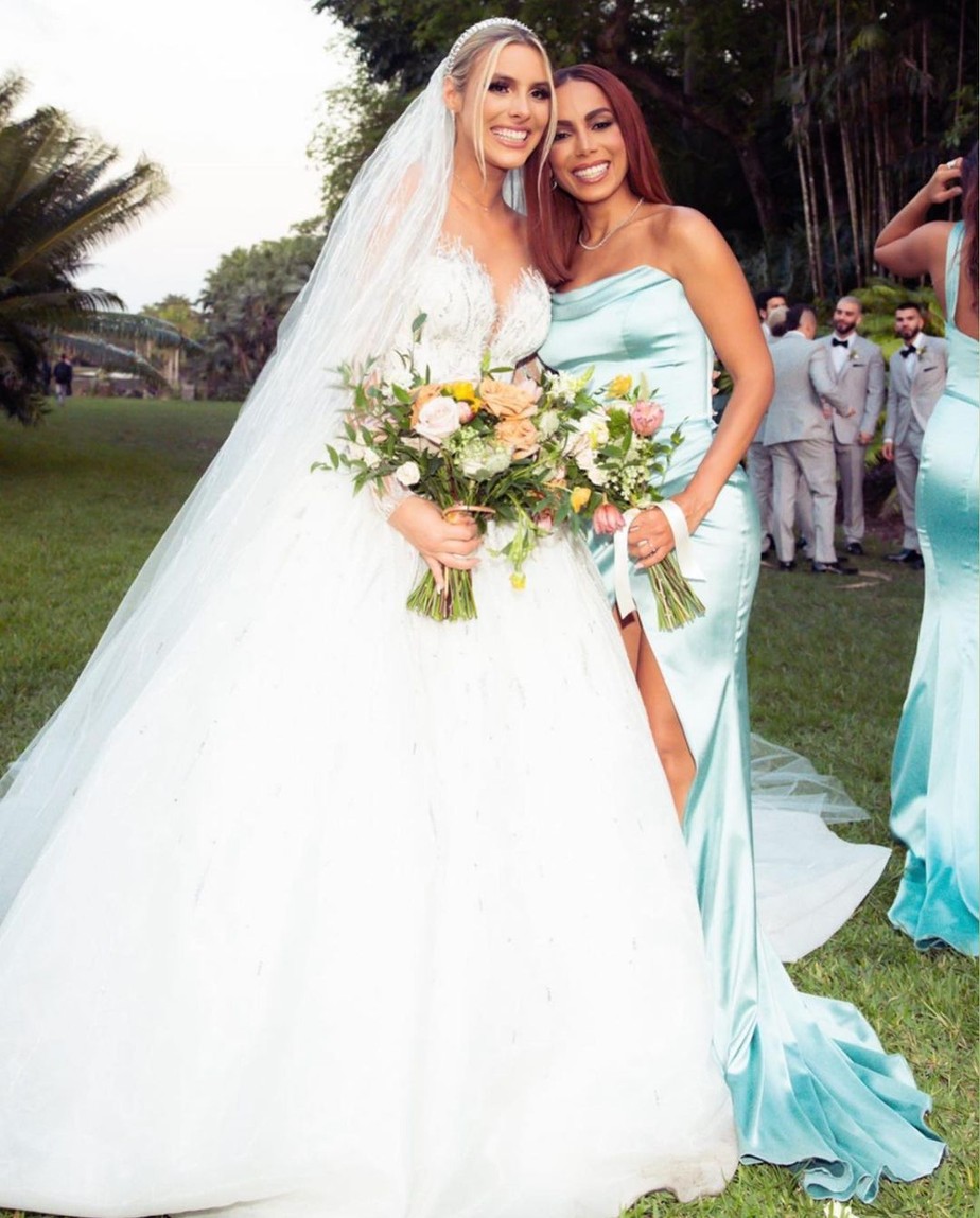 Anitta mostra fotos exclusivas do casamento de Lele Pons