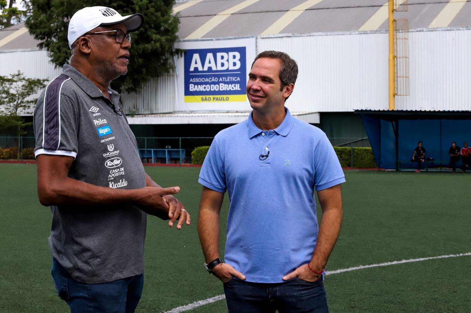 Chulapa e Caio Ribeiro se divertem treinando garotos de escolinhas de São Paulo e Santos