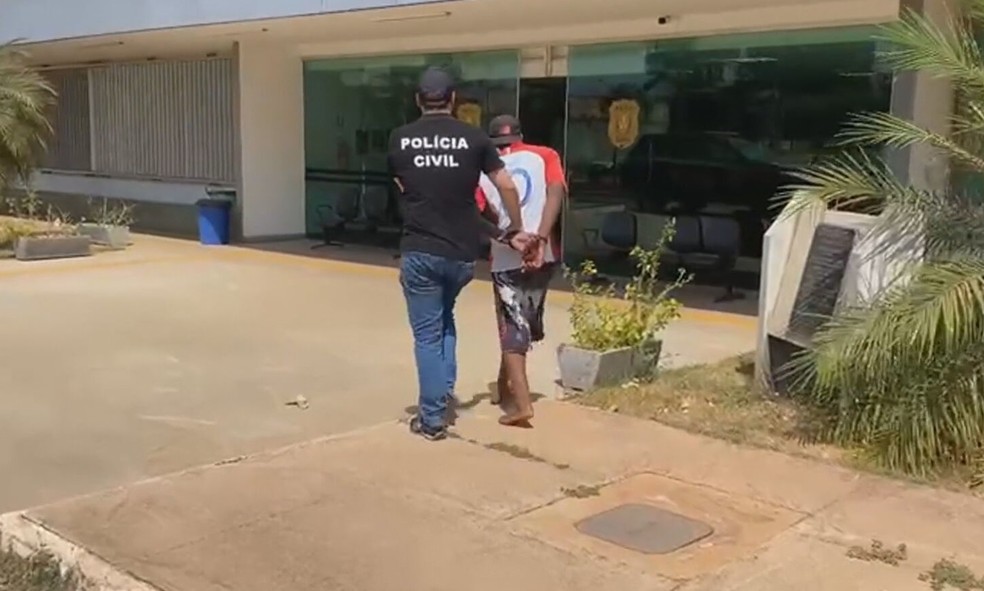 PCDF prende suspeito de tentar matar vizinho com golpe de enxada, em Vicente Pires, no DF — Foto: PCDF/Reprodução