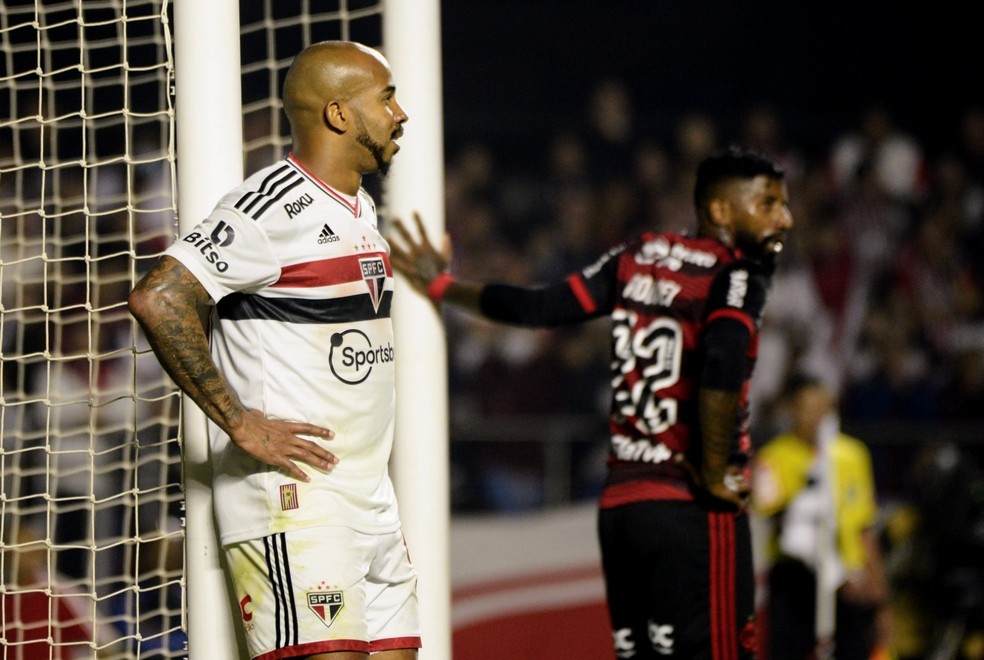 Patrick deu muito trabalho para a defesa do Flamengo — Foto: Marcos Ribolli