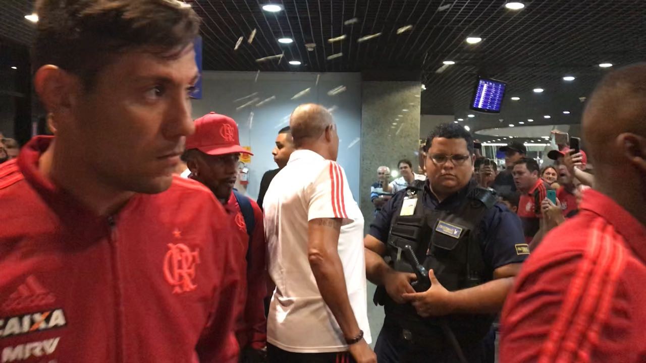 Cobrança sem fim: pipocas e time sem vergonha” acompanham Fla em Fortaleza