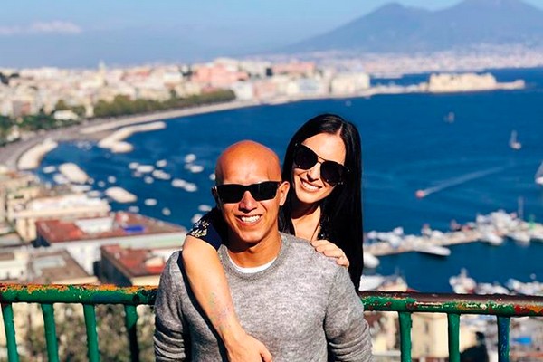A ex-atriz pornô Brittni De La Mora com o marido (Foto: Instagram)